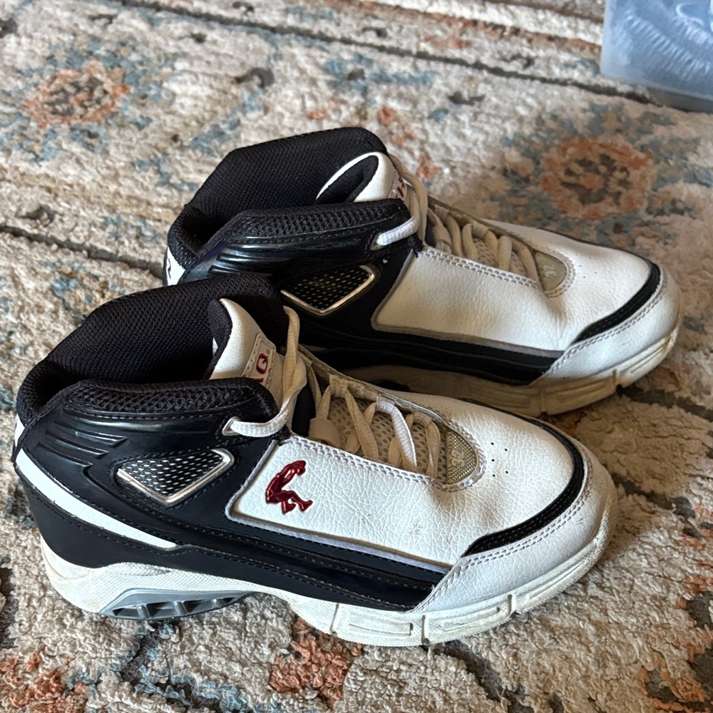 Size 2 1/2 Kids' Shaq Vintage Sneakers